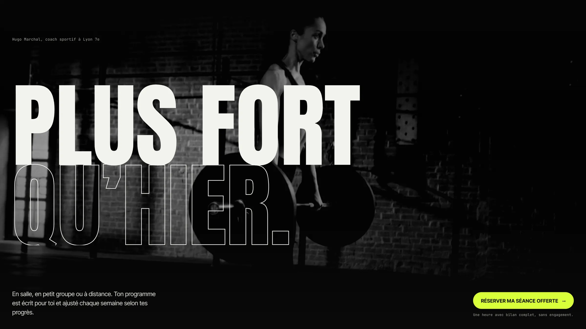 FORGE : « Plus fort qu’hier » en titre géant sur une vidéo en noir et blanc